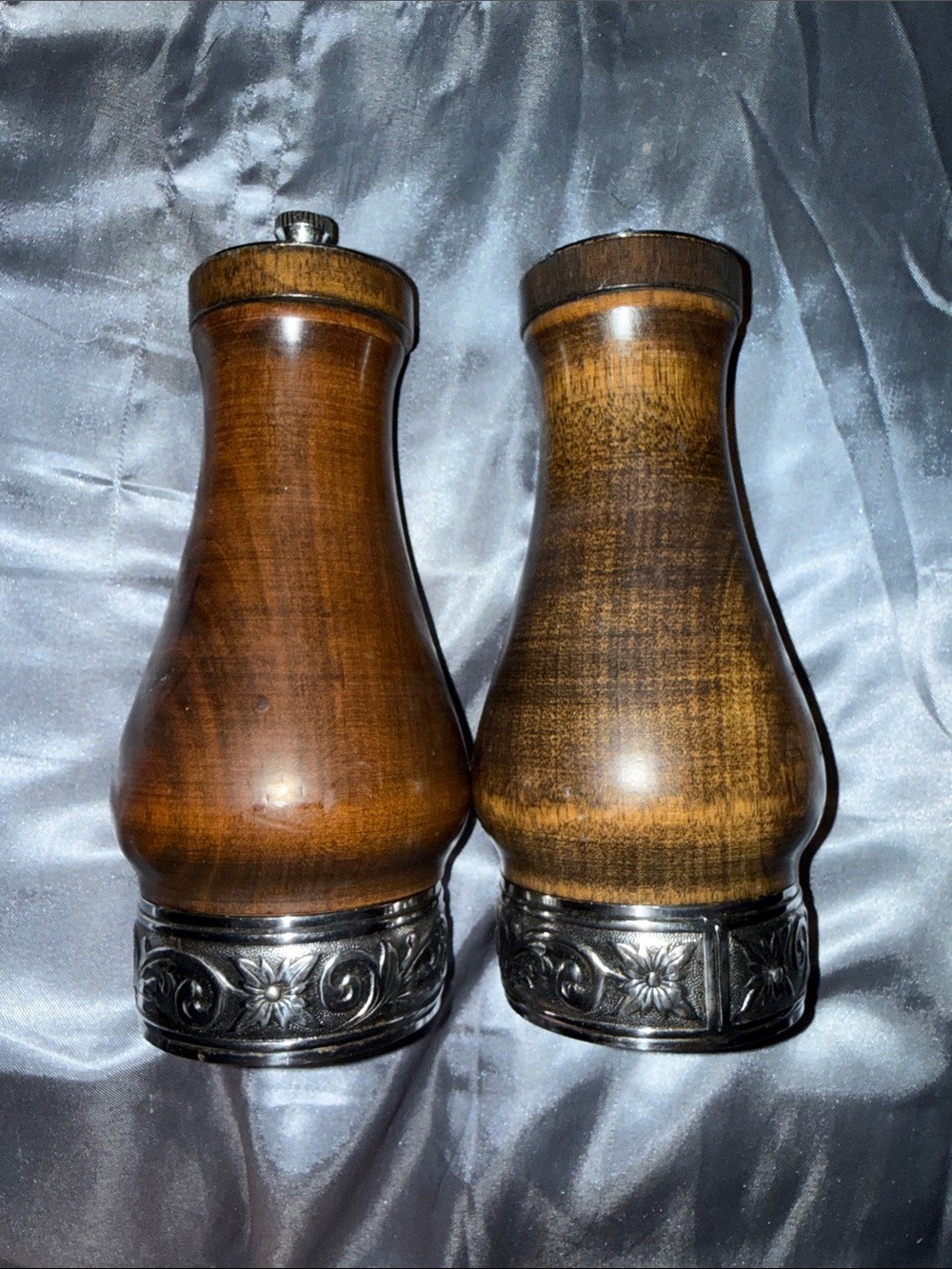 Vintage International Silver Brand Silver/Wood Salt & Pepper Mill Grinder Set!!!